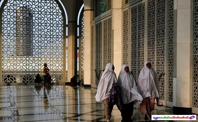 Doa Masuk Keluar Masjid